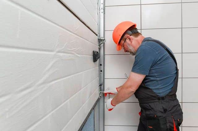 How Commercial Door Repair Reduces Downtime Risks